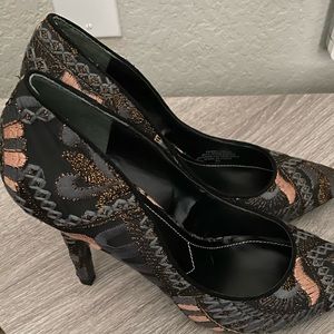 Charles by CharlesDavid Heels, Black/Gold, Size 8.5